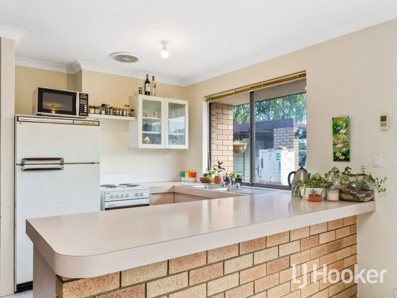 11 Bluebell Way, Bibra Lake WA 6163