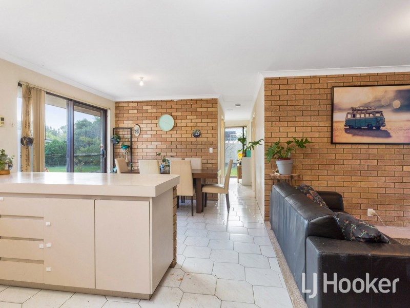 11 Bluebell Way, Bibra Lake WA 6163