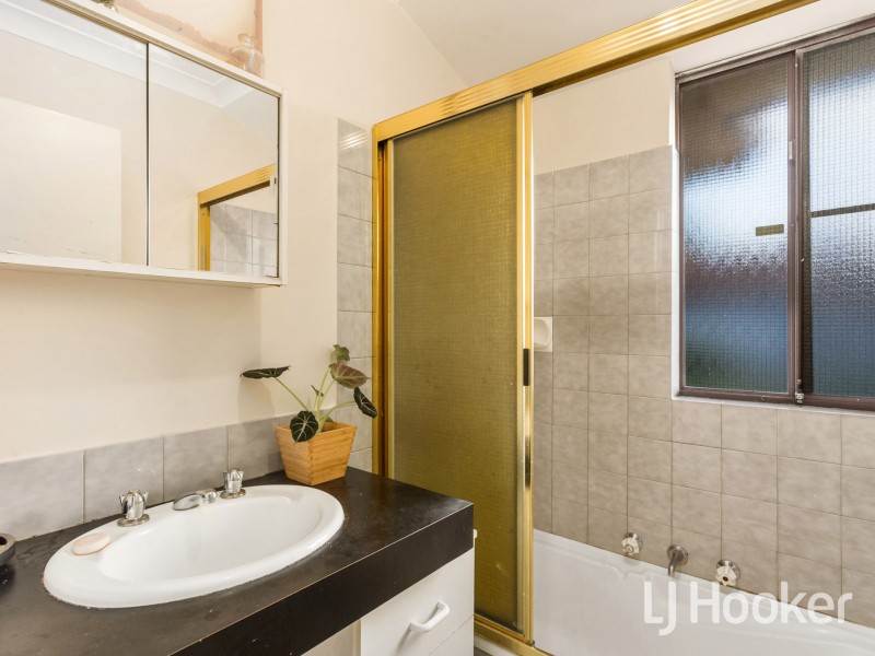 11 Bluebell Way, Bibra Lake WA 6163