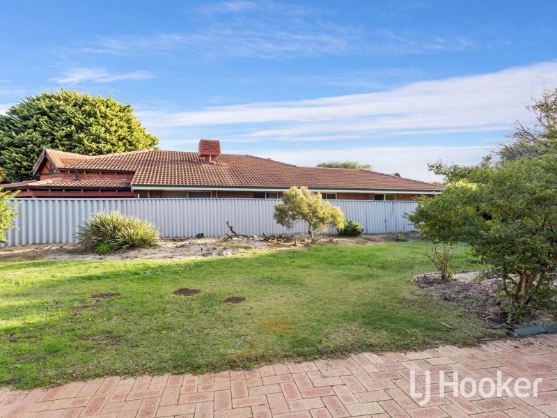 11 Bluebell Way, Bibra Lake WA 6163