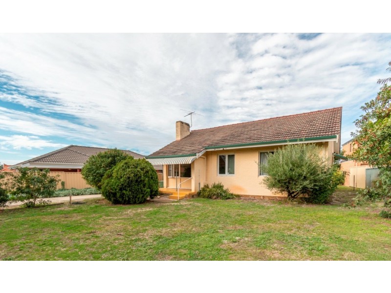 6 Holford Way, Wilson WA 6107