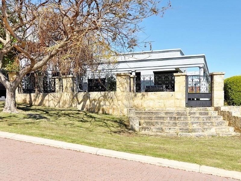 8 Anitra Court, Coogee WA 6166