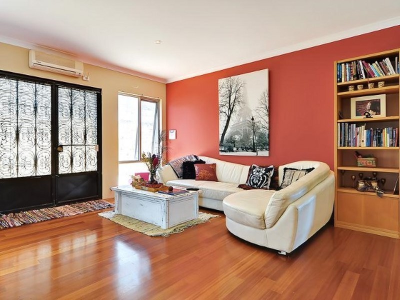 8 Anitra Court, Coogee WA 6166