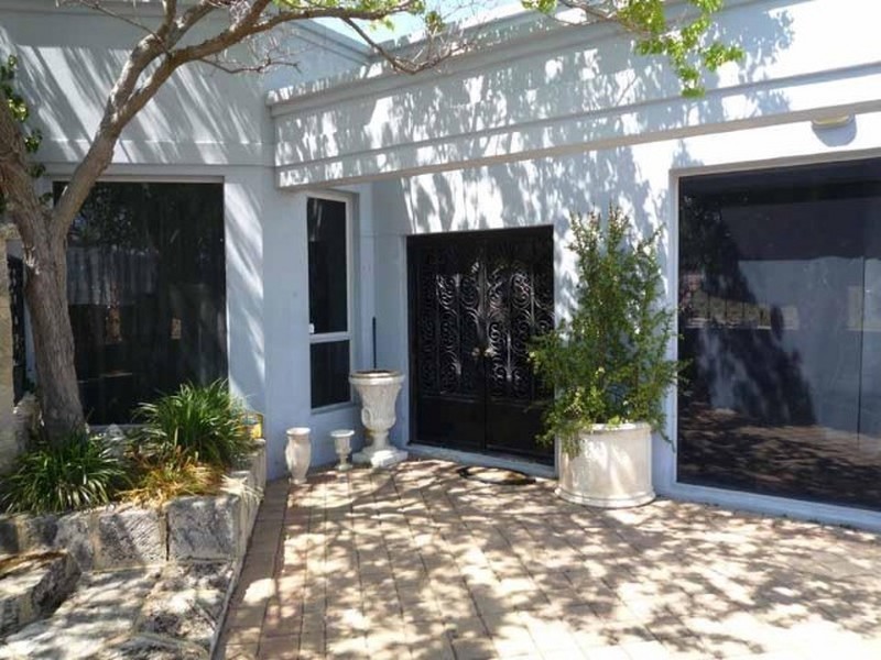 8 Anitra Court, Coogee WA 6166