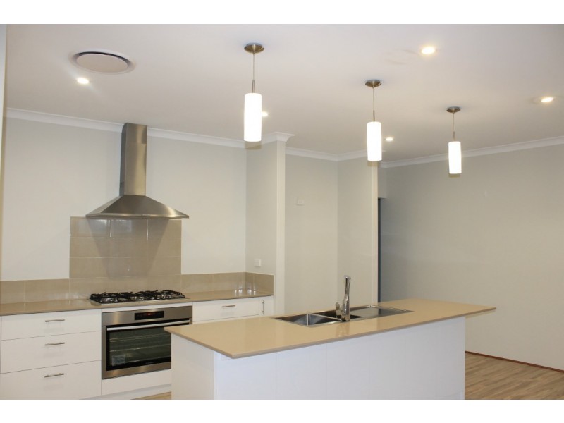 17 Crimson Road, Karnup WA 6176