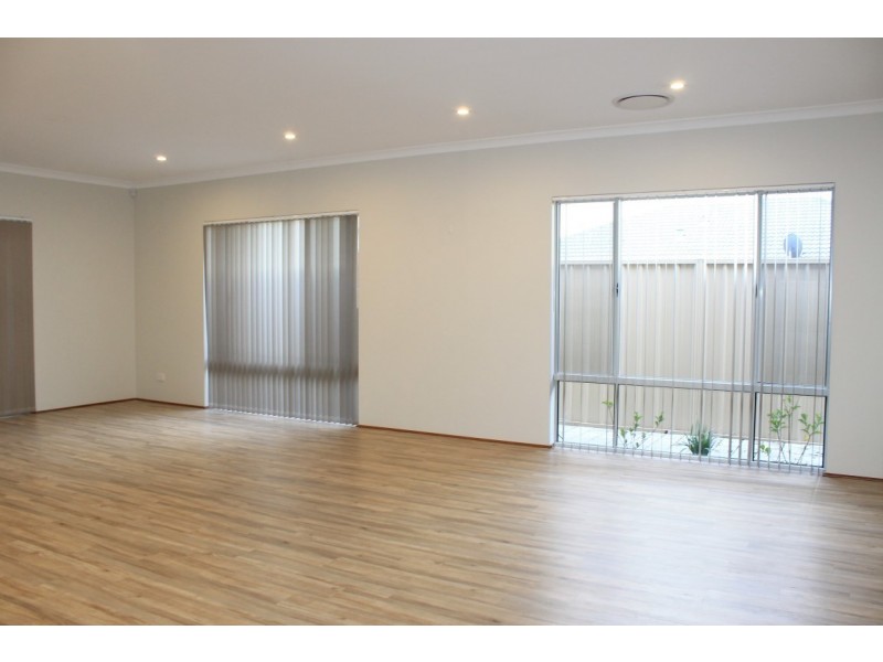 17 Crimson Road, Karnup WA 6176