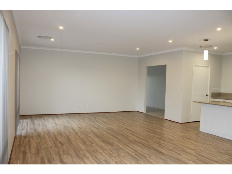 17 Crimson Road, Karnup WA 6176