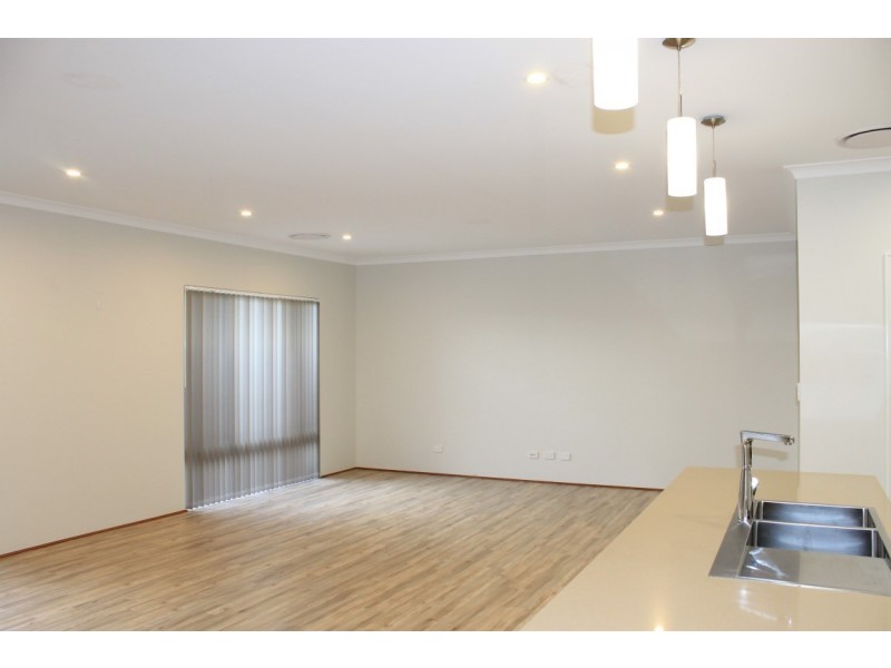 17 Crimson Road, Karnup WA 6176