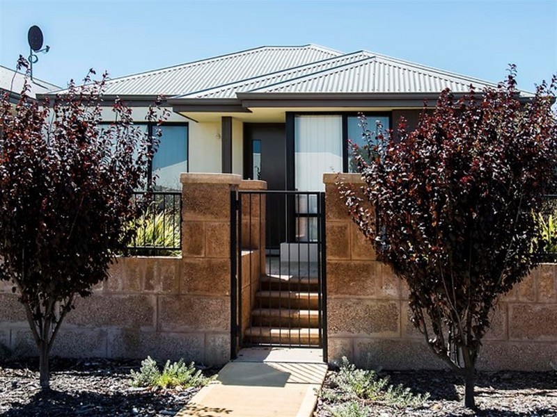 4 Keble Lane, Piara Waters WA 6112