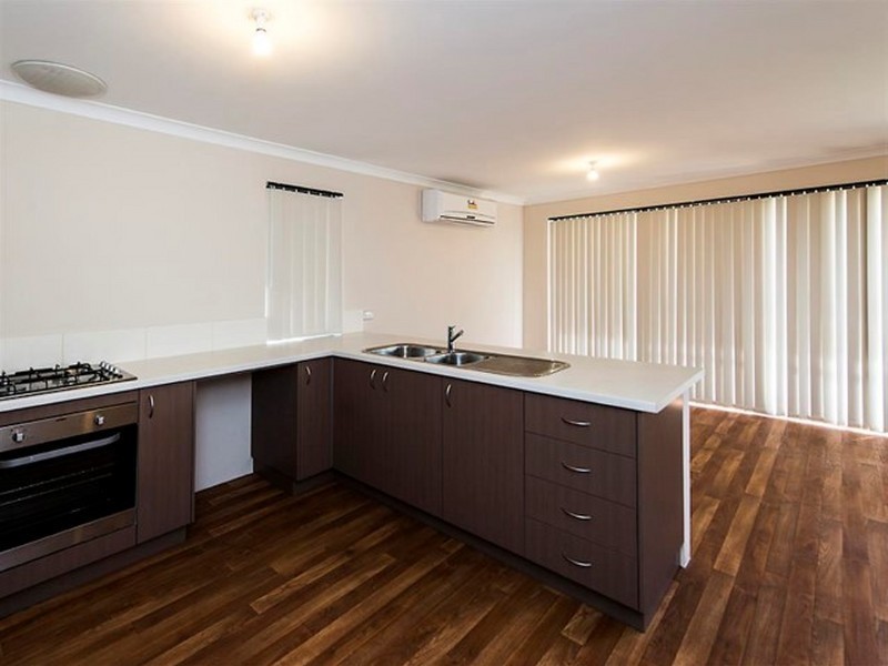4 Keble Lane, Piara Waters WA 6112