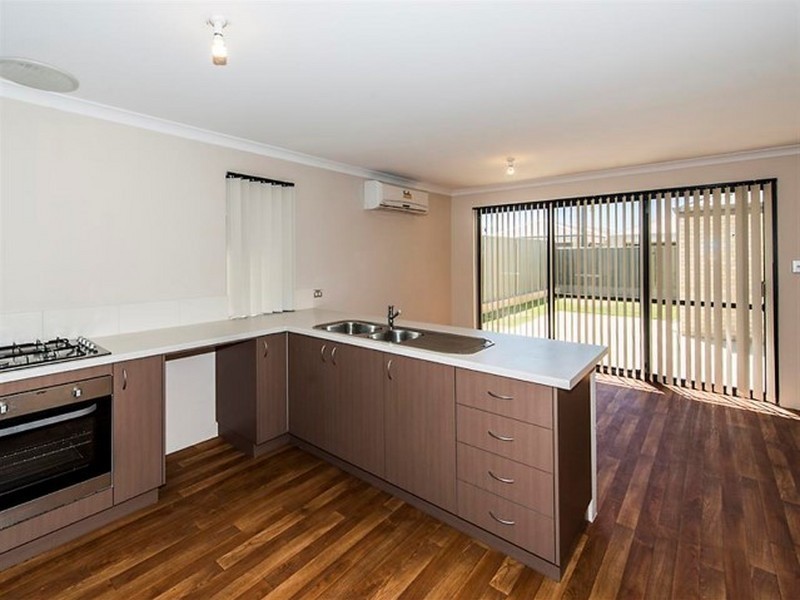 4 Keble Lane, Piara Waters WA 6112