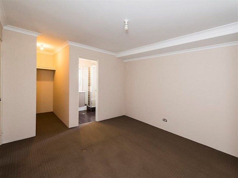 4 Keble Lane, Piara Waters WA 6112