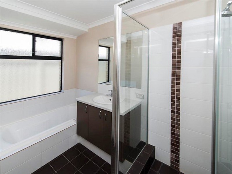 4 Keble Lane, Piara Waters WA 6112