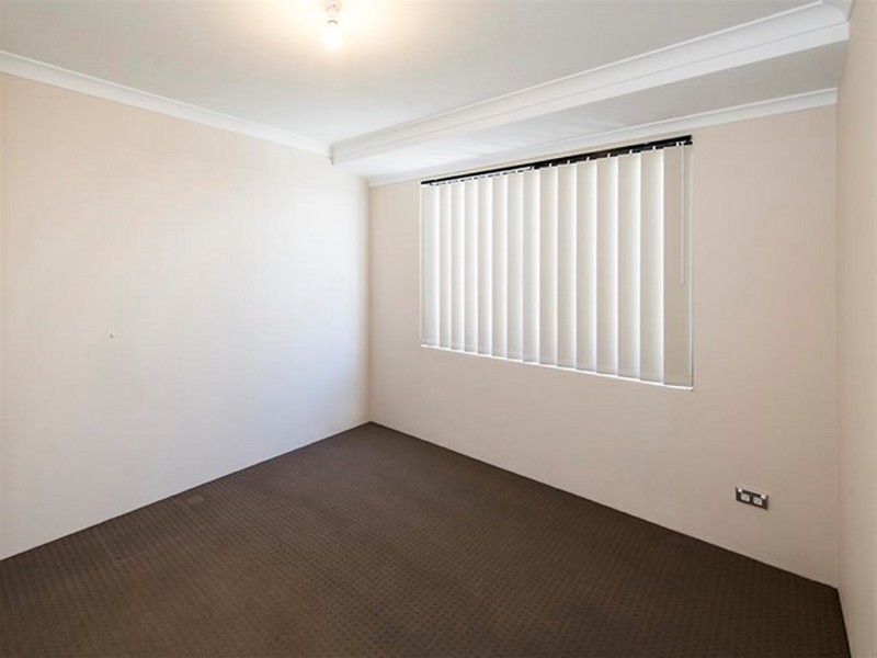 4 Keble Lane, Piara Waters WA 6112