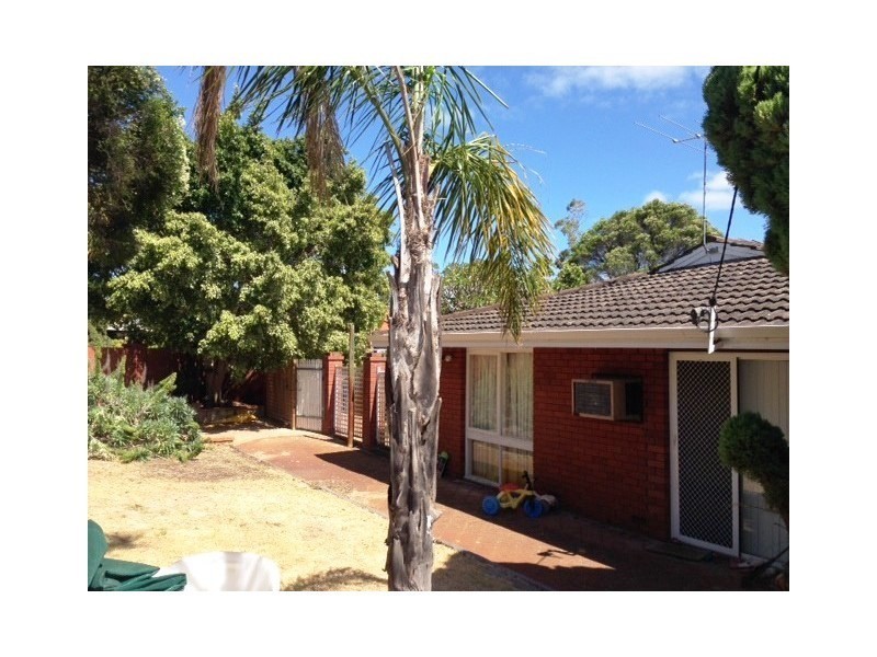 1A Dalston Crescent, Kardinya WA 6163