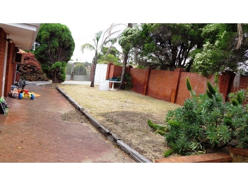 1A Dalston Crescent, Kardinya WA 6163