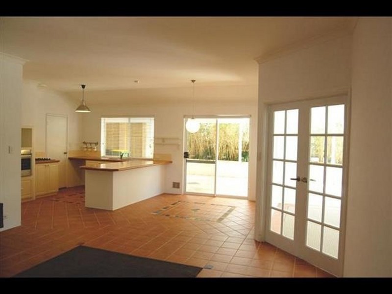 8 Lakeridge Drive, Cockburn Central WA 6164