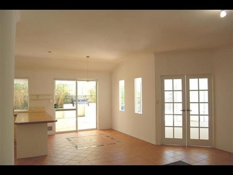 8 Lakeridge Drive, Cockburn Central WA 6164