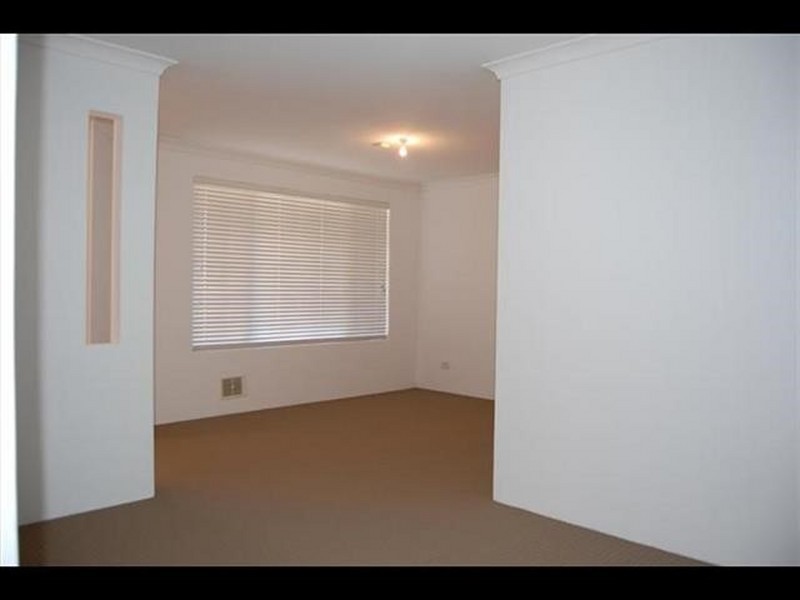 8 Lakeridge Drive, Cockburn Central WA 6164