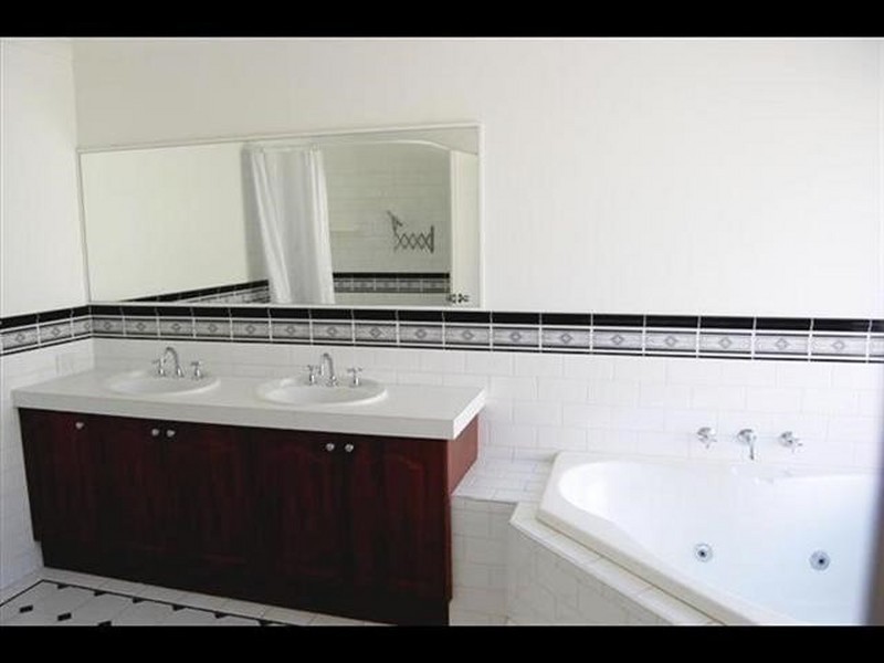 8 Lakeridge Drive, Cockburn Central WA 6164