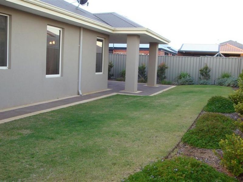 6 Weybridge Drive, Wellard WA 6170