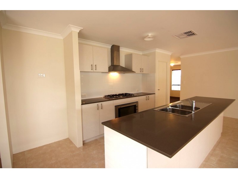 7 Montpellier Way, Piara Waters WA 6112
