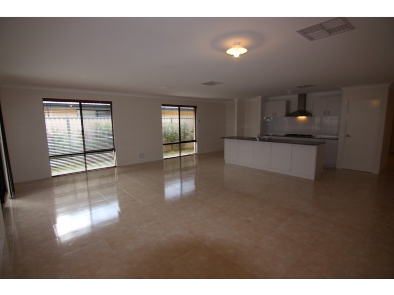 7 Montpellier Way, Piara Waters WA 6112