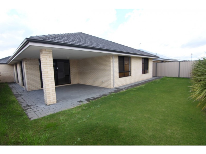 7 Montpellier Way, Piara Waters WA 6112