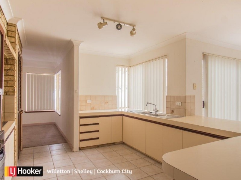 17 Murdoch Road, Thornlie WA 6108