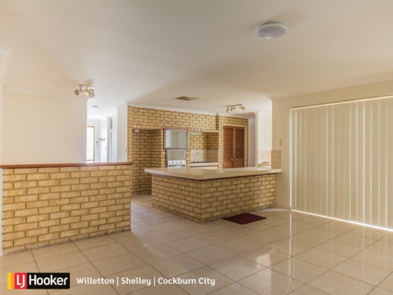 17 Murdoch Road, Thornlie WA 6108