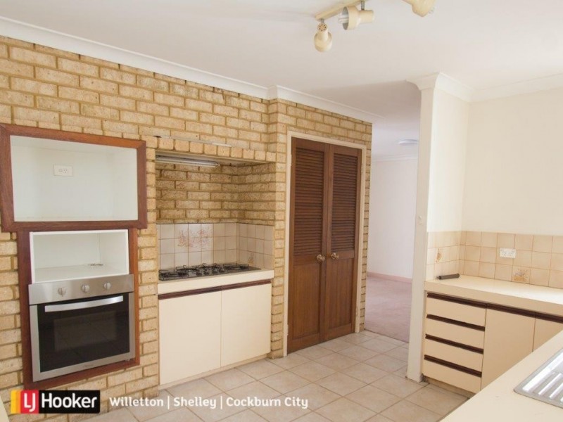 17 Murdoch Road, Thornlie WA 6108