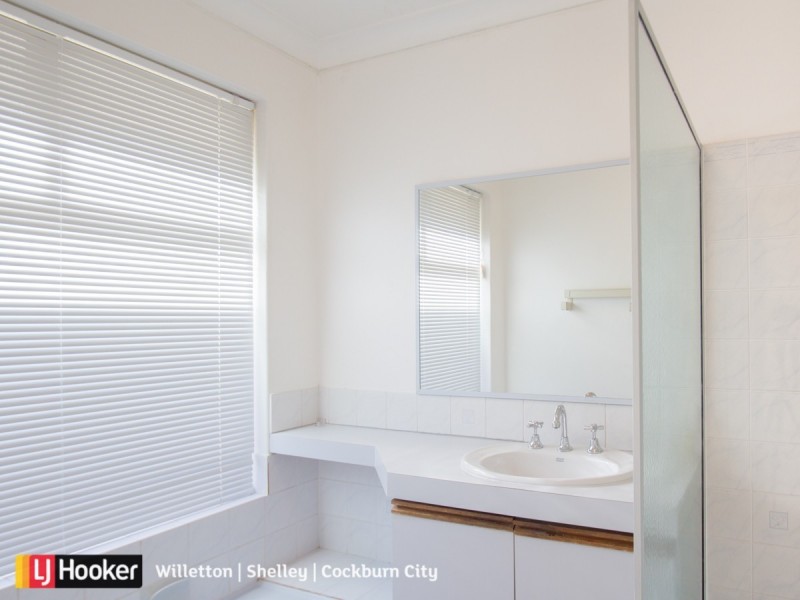 17 Murdoch Road, Thornlie WA 6108