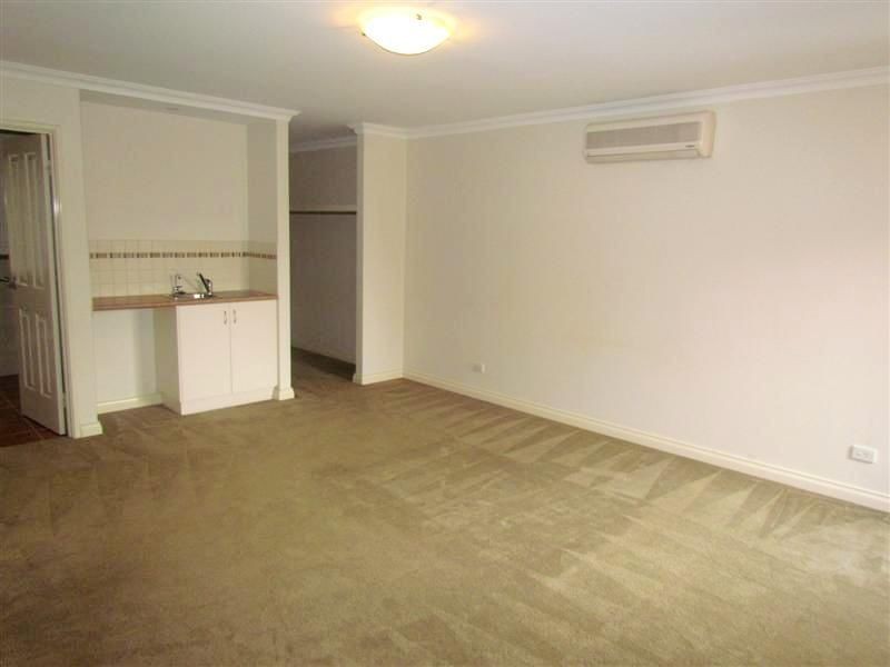 6/8 Hillcrest Road, Kewdale WA 6105