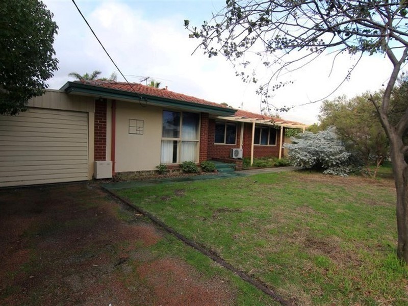 4 Hadlow Place, Thornlie WA 6108