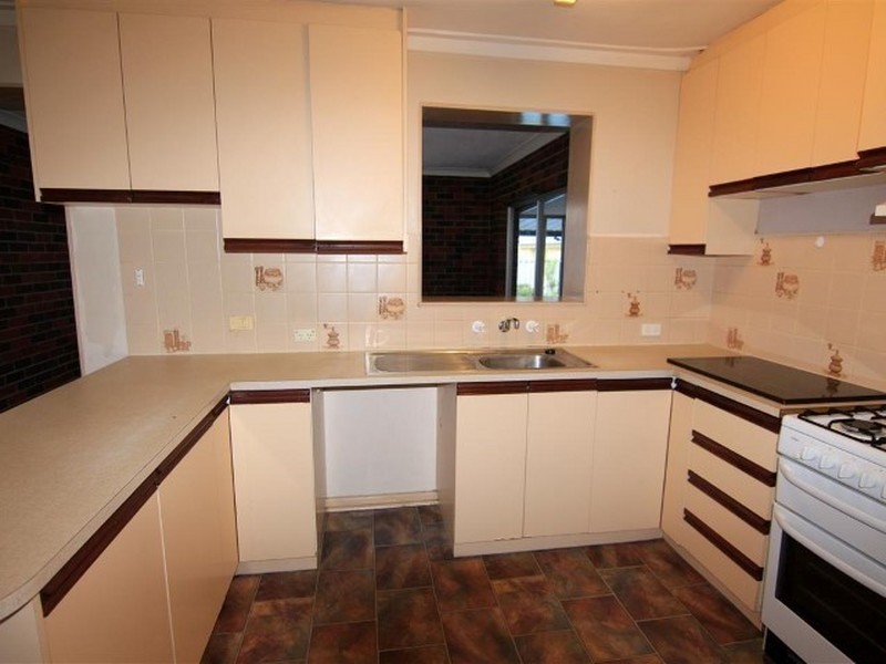 4 Hadlow Place, Thornlie WA 6108