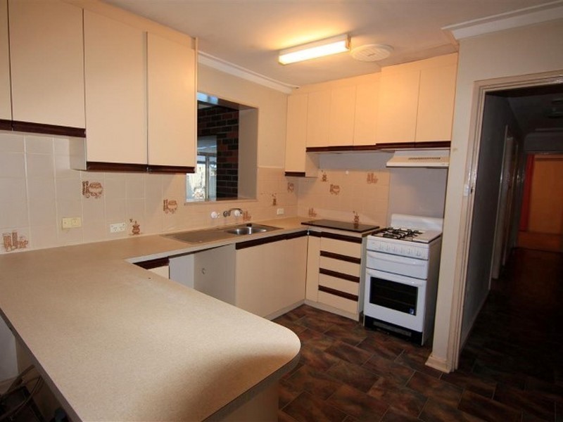 4 Hadlow Place, Thornlie WA 6108