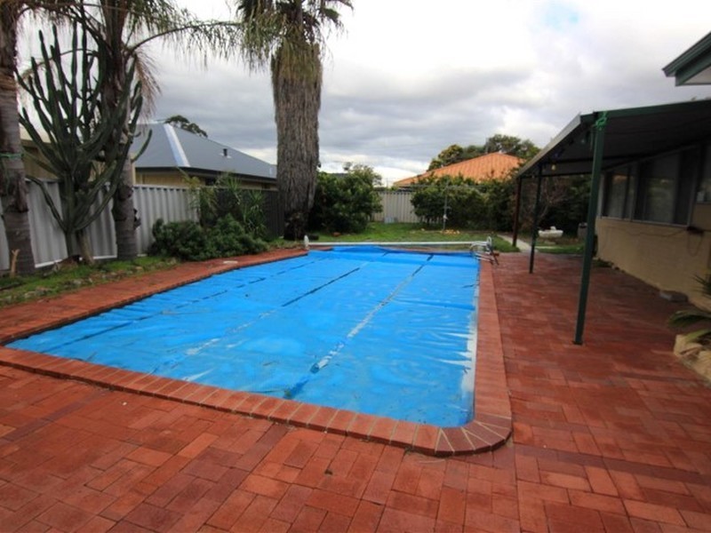 4 Hadlow Place, Thornlie WA 6108