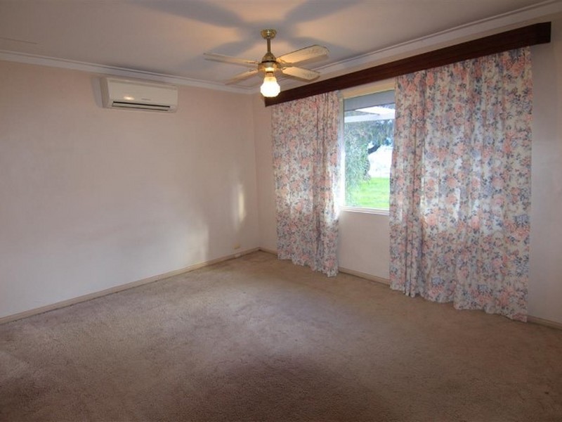 4 Hadlow Place, Thornlie WA 6108