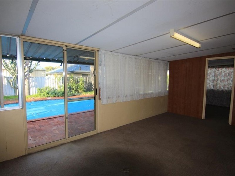 4 Hadlow Place, Thornlie WA 6108