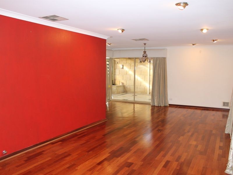 15 Mapstone Gardens, Murdoch WA 6150