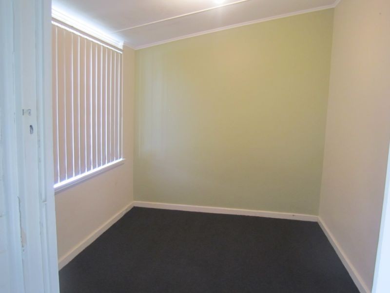 57 Cross Street, Queens Park WA 6107