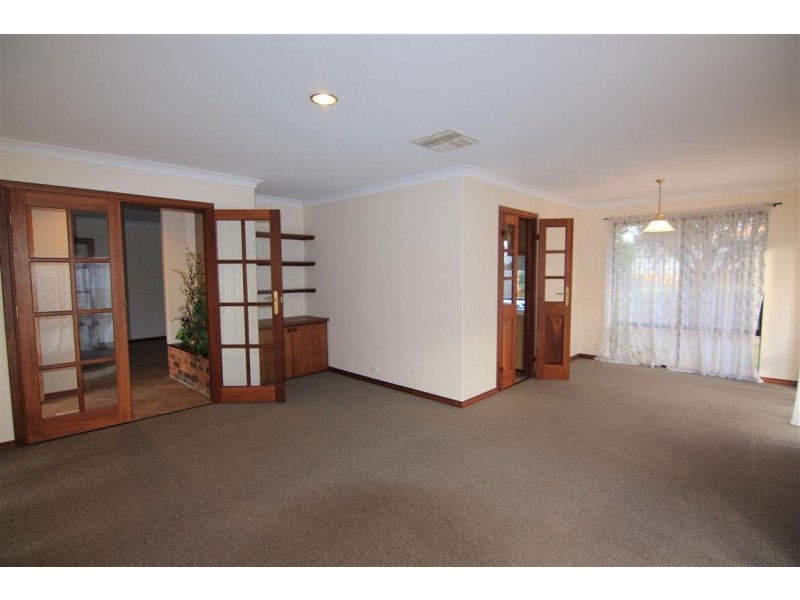 10 Witney Place, Leeming WA 6149