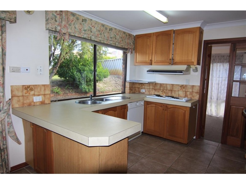 10 Witney Place, Leeming WA 6149