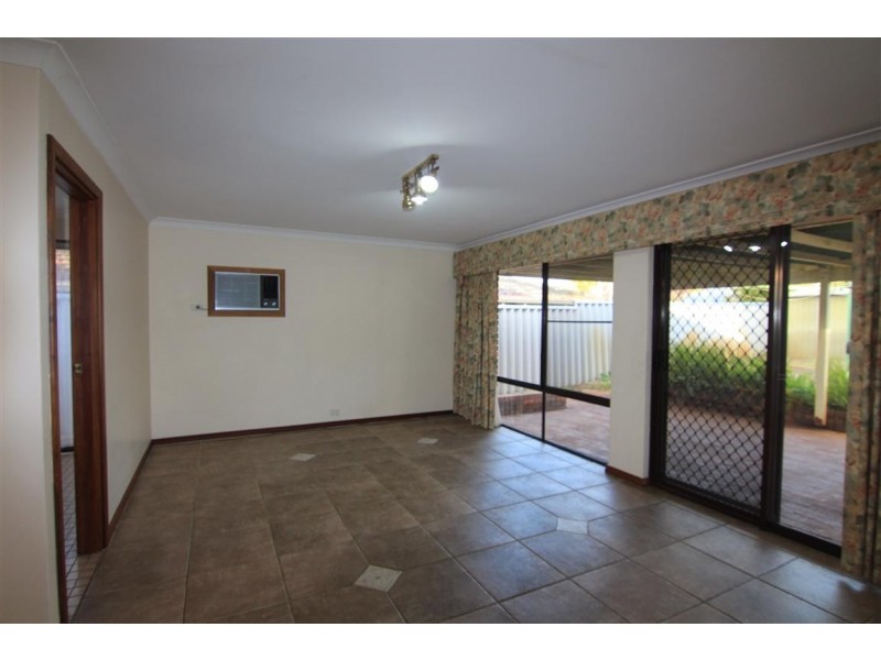 10 Witney Place, Leeming WA 6149