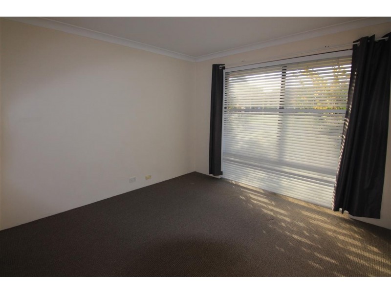 10 Witney Place, Leeming WA 6149