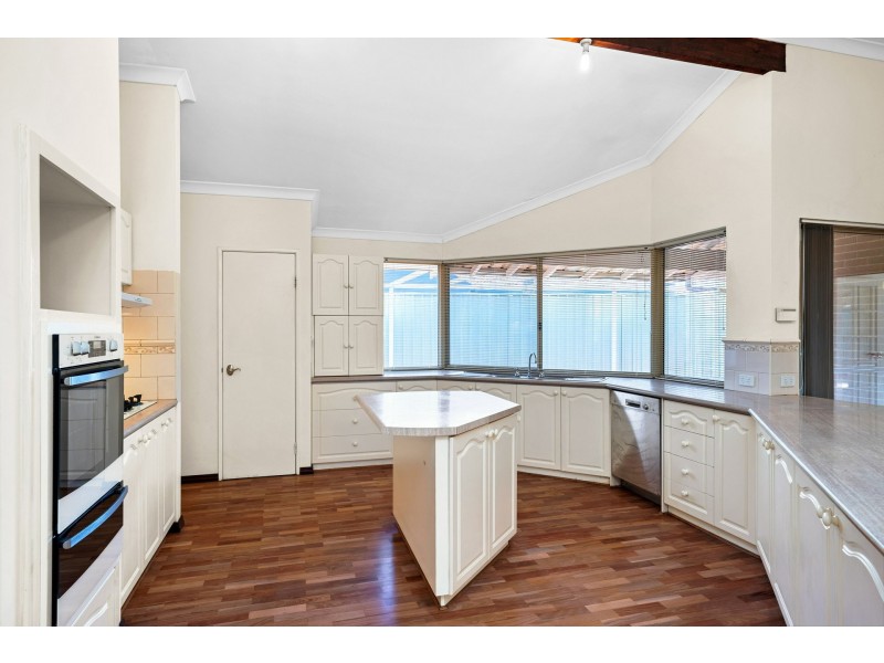 8 Hungerford Close, Canning Vale WA 6155