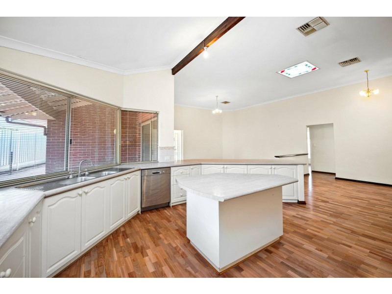 8 Hungerford Close, Canning Vale WA 6155