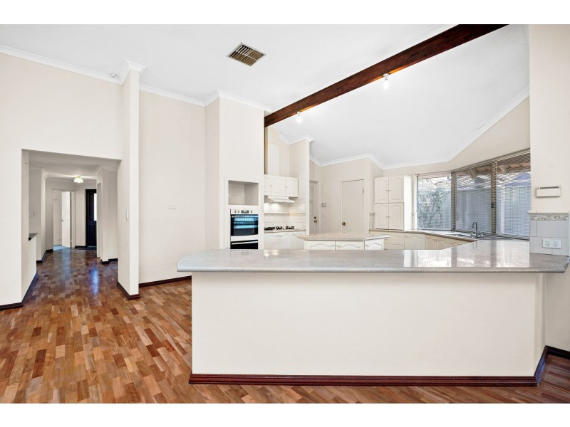 8 Hungerford Close, Canning Vale WA 6155