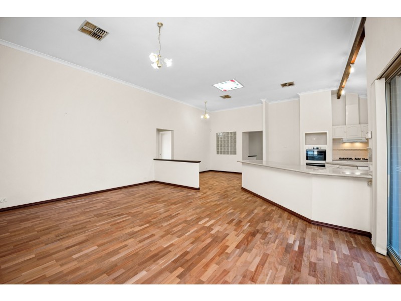 8 Hungerford Close, Canning Vale WA 6155