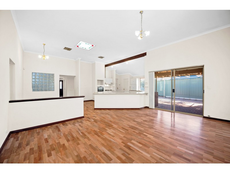 8 Hungerford Close, Canning Vale WA 6155